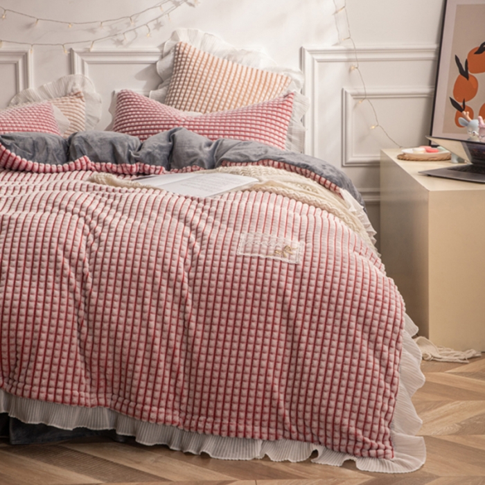 91家纺网 家纺一手货源 找家纺 潮邦2025韩版剪花牛奶绒四件套-锦华 锦华-红