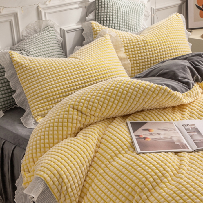 91家纺网 家纺一手货源 找家纺 潮邦2025韩版剪花牛奶绒四件套-锦华 锦华-黄