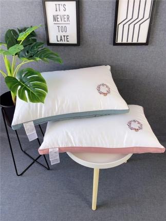 全棉花环长绒棉刺绣撞色羽丝绒可水洗枕芯酒店枕头（两色）