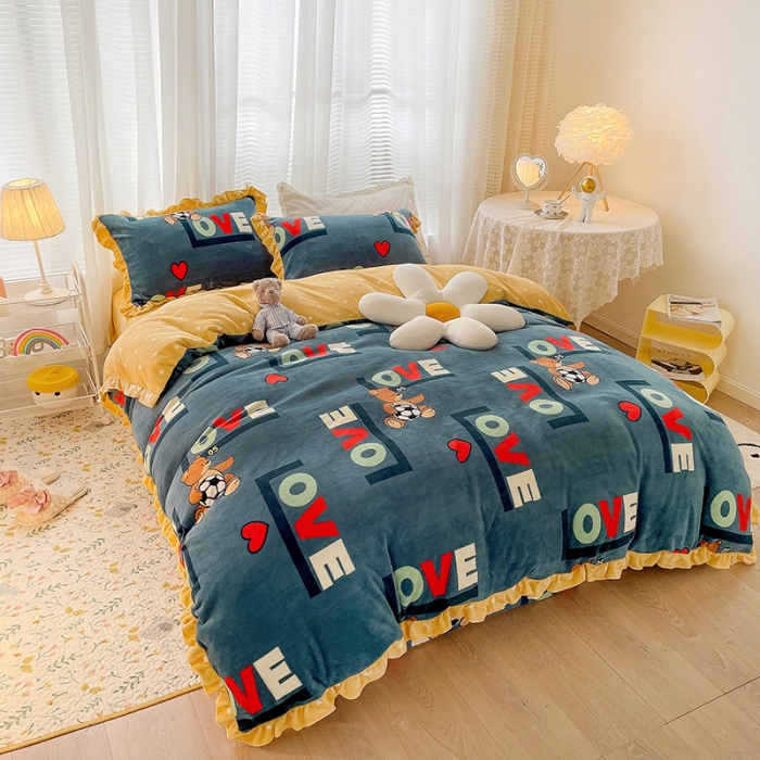 91家纺网 家纺一手货源 找家纺 青竹苑 2021新款220克ins韩版花边牛奶绒印花四件套 足球小镇