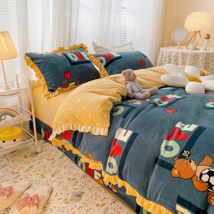 91家纺网 家纺一手货源 找家纺 青竹苑 2021新款220克ins韩版花边牛奶绒印花四件套 足球小镇