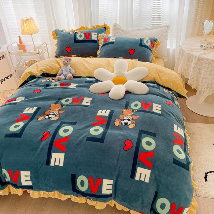 91家纺网 家纺一手货源 找家纺 青竹苑 2021新款220克ins韩版花边牛奶绒印花四件套 足球小镇