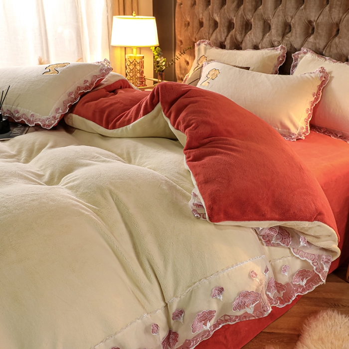 91家纺网 家纺一手货源 找家纺 青竹苑2021新款220克加厚保暖牛奶绒刺绣蕾丝太妃款四件套 太妃白桔