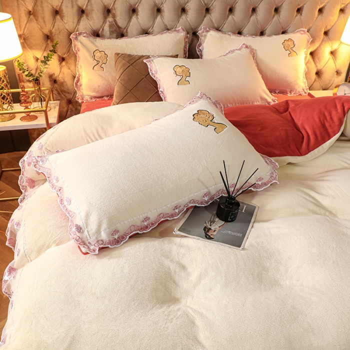 91家纺网 家纺一手货源 找家纺 青竹苑2021新款220克加厚保暖牛奶绒刺绣蕾丝太妃款四件套 太妃白桔