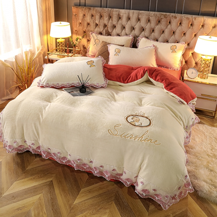 91家纺网 家纺一手货源 找家纺 青竹苑2021新款220克加厚保暖牛奶绒刺绣蕾丝太妃款四件套 太妃白桔