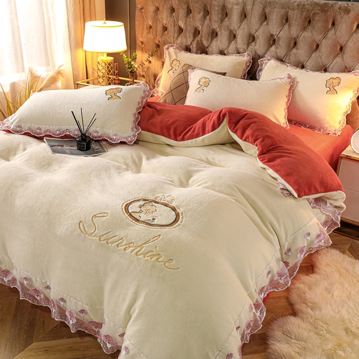 91家纺网 家纺一手货源 找家纺 青竹苑2021新款220克加厚保暖牛奶绒刺绣蕾丝太妃款四件套 太妃白桔