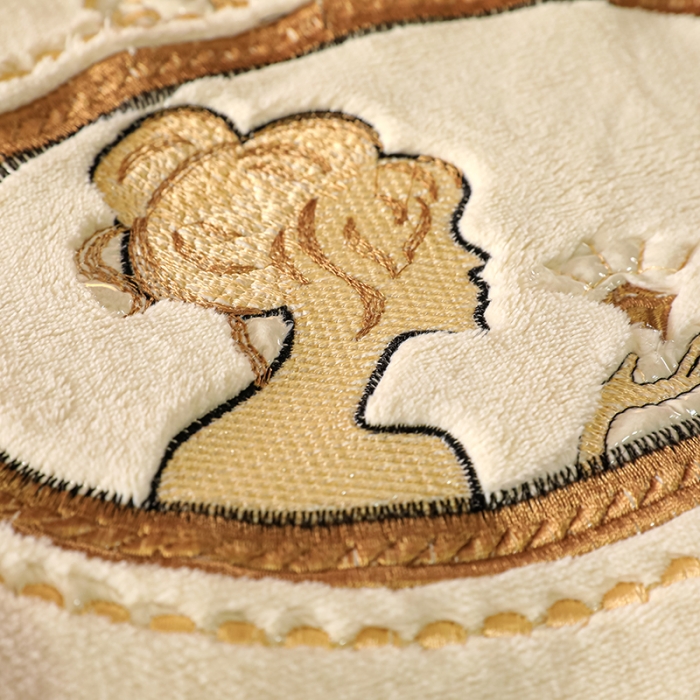 91家纺网 家纺一手货源 找家纺 青竹苑2021新款220克加厚保暖牛奶绒刺绣蕾丝太妃款四件套 太妃白桔