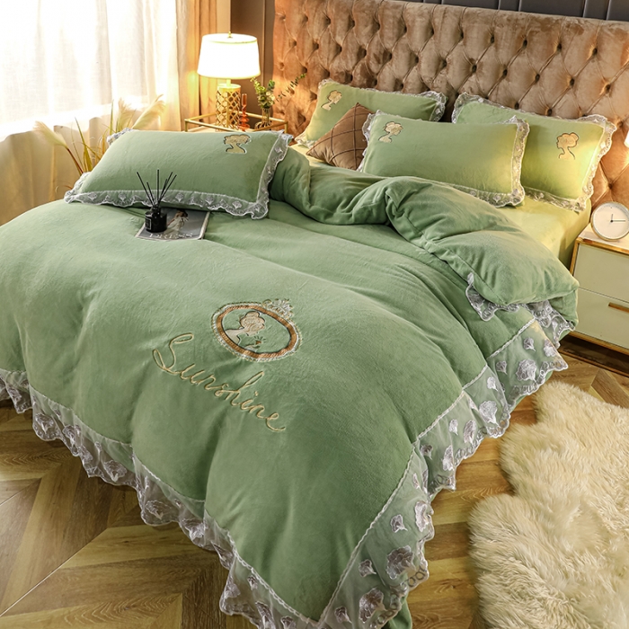 91家纺网 家纺一手货源 找家纺 青竹苑2021新款220克加厚保暖牛奶绒刺绣蕾丝太妃款四件套 太妃果绿