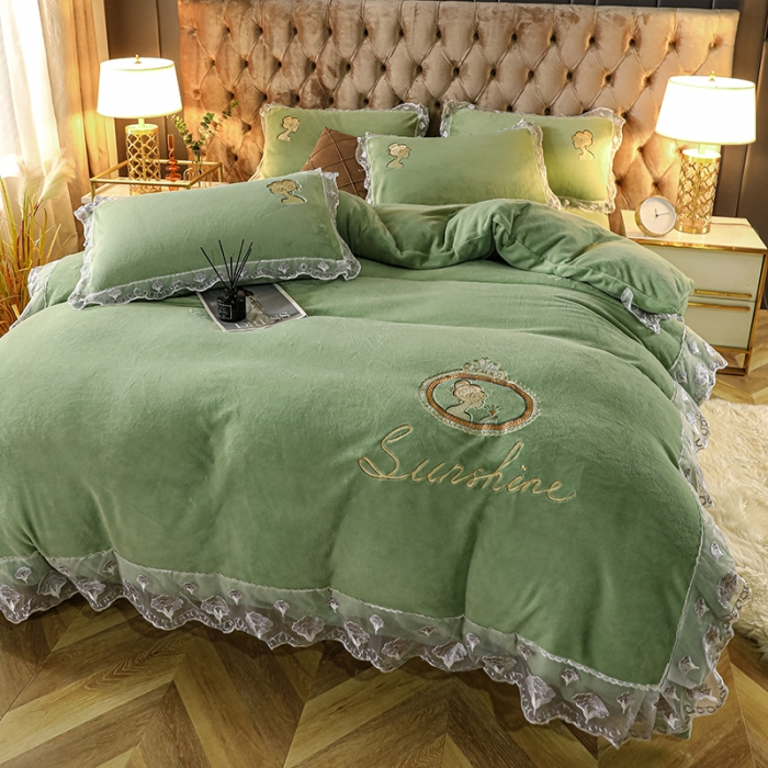 91家纺网 家纺一手货源 找家纺 青竹苑2021新款220克加厚保暖牛奶绒刺绣蕾丝太妃款四件套 太妃果绿