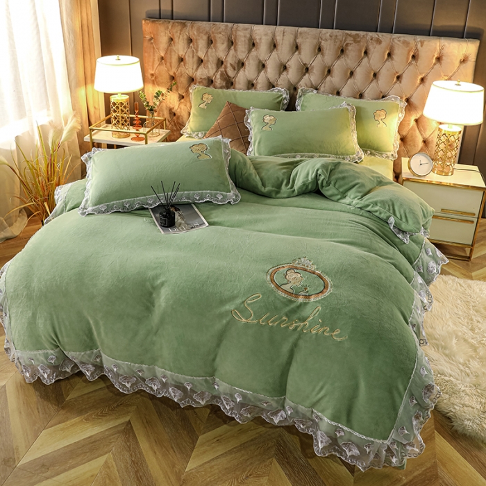91家纺网 家纺一手货源 找家纺 青竹苑2021新款220克加厚保暖牛奶绒刺绣蕾丝太妃款四件套 太妃果绿