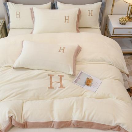 91家纺网 家纺一手货源 找家纺 （总）KA2025H款刺绣牛奶绒法莱绒轻奢风四件套直播爆款