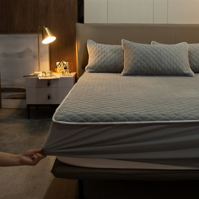 91家纺网 家纺一手货源 找家纺 棉生活家纺 2021新款秋冬多功能牛奶绒床笠 绅士灰