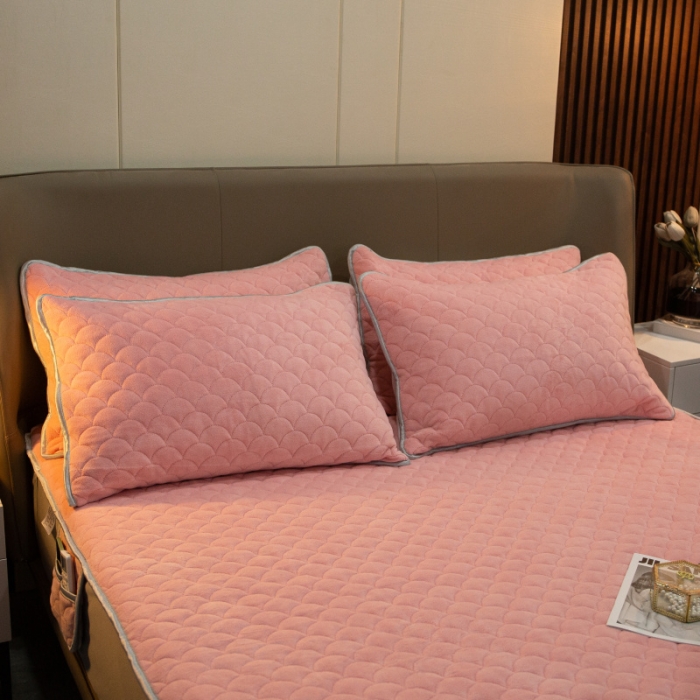 91家纺网 家纺一手货源 找家纺 棉生活家纺 2021新款秋冬多功能牛奶绒床笠 樱花粉