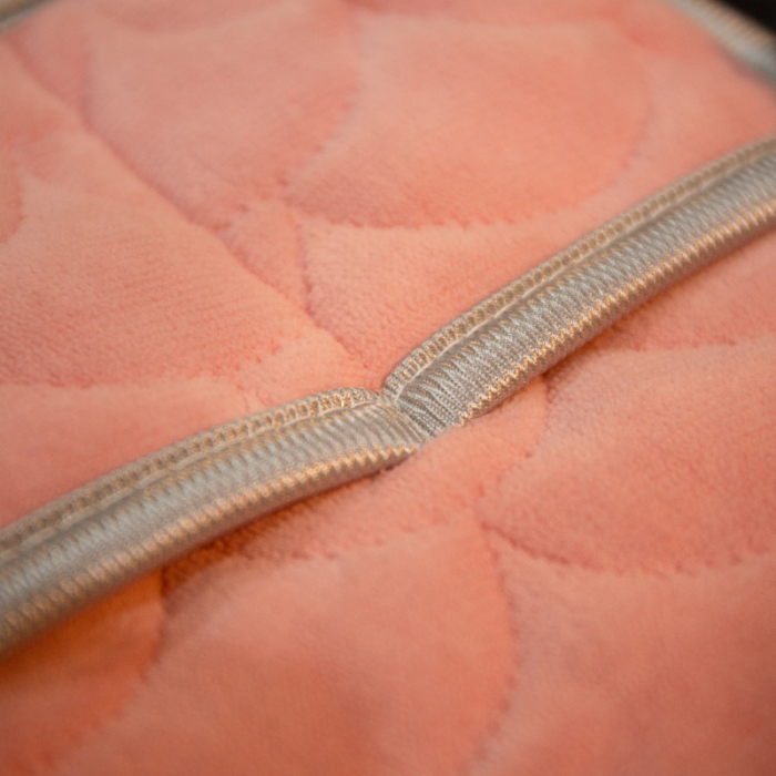 91家纺网 家纺一手货源 找家纺 棉生活家纺 2021新款秋冬多功能牛奶绒床笠 樱花粉