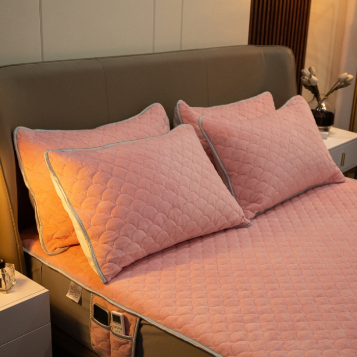 91家纺网 家纺一手货源 找家纺 棉生活家纺 2021新款秋冬多功能牛奶绒床笠 樱花粉