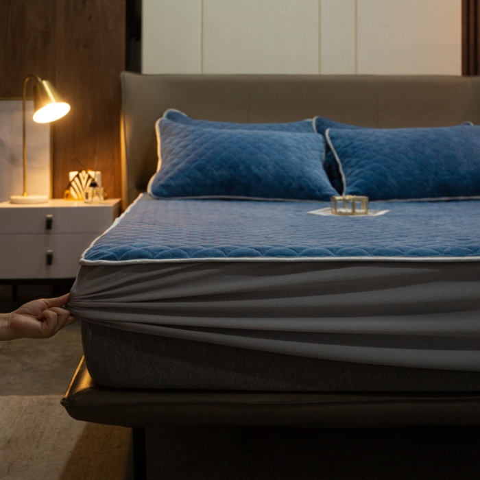 91家纺网 家纺一手货源 找家纺 棉生活家纺 2021新款秋冬多功能牛奶绒床笠 月光蓝