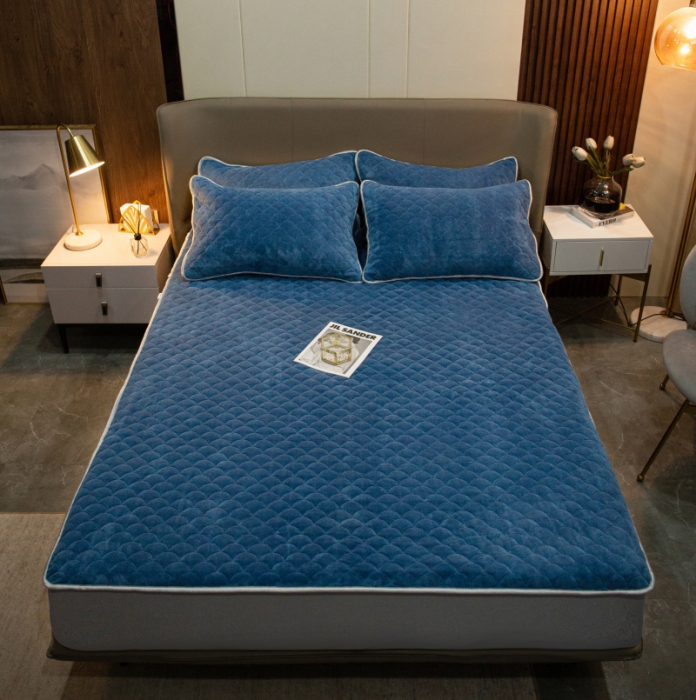 91家纺网 家纺一手货源 找家纺 棉生活家纺 2021新款秋冬多功能牛奶绒床笠 月光蓝