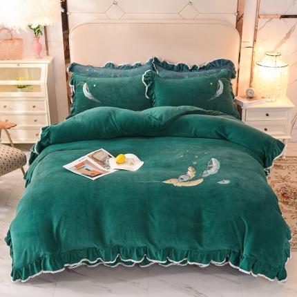 91家纺网 家纺一手货源 找家纺 迪欧芙 2023新款加厚牛奶绒刺绣床裙款四件套羽毛花 绿色