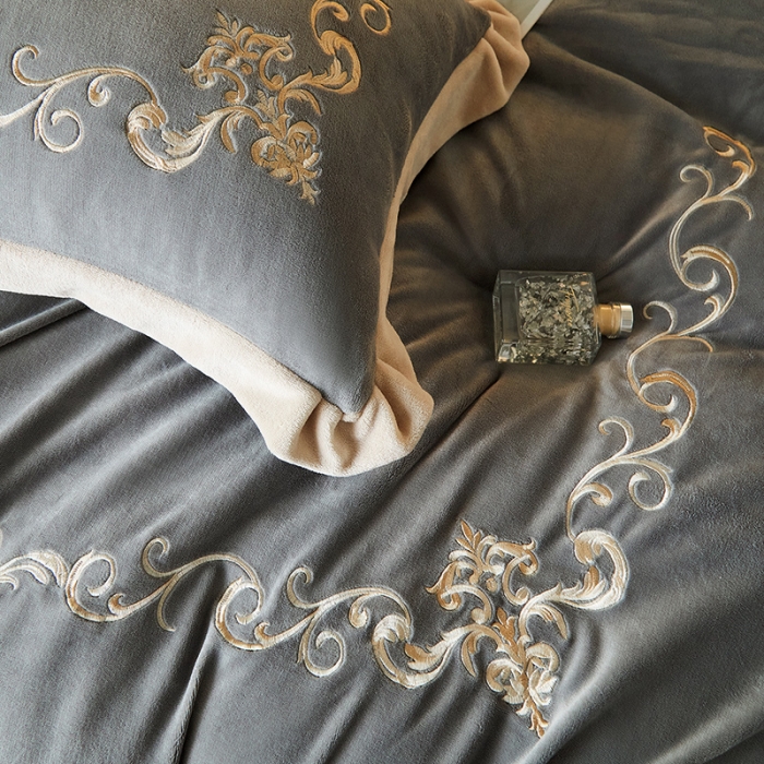 91家纺网 家纺一手货源 找家纺 （总）骏腾 2022新款加厚牛奶绒刺绣四件套法莱绒三件套