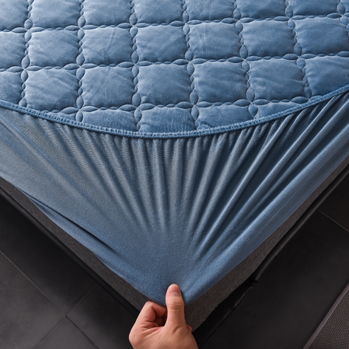 91家纺网 家纺一手货源 找家纺 床笠人家 2023新款水晶绒夹棉床笠 宝蓝