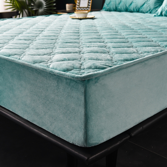 91家纺网 家纺一手货源 找家纺 床笠人家 2023新款水晶绒夹棉床笠 墨绿