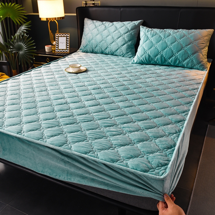 91家纺网 家纺一手货源 找家纺 床笠人家 2023新款水晶绒夹棉床笠 墨绿