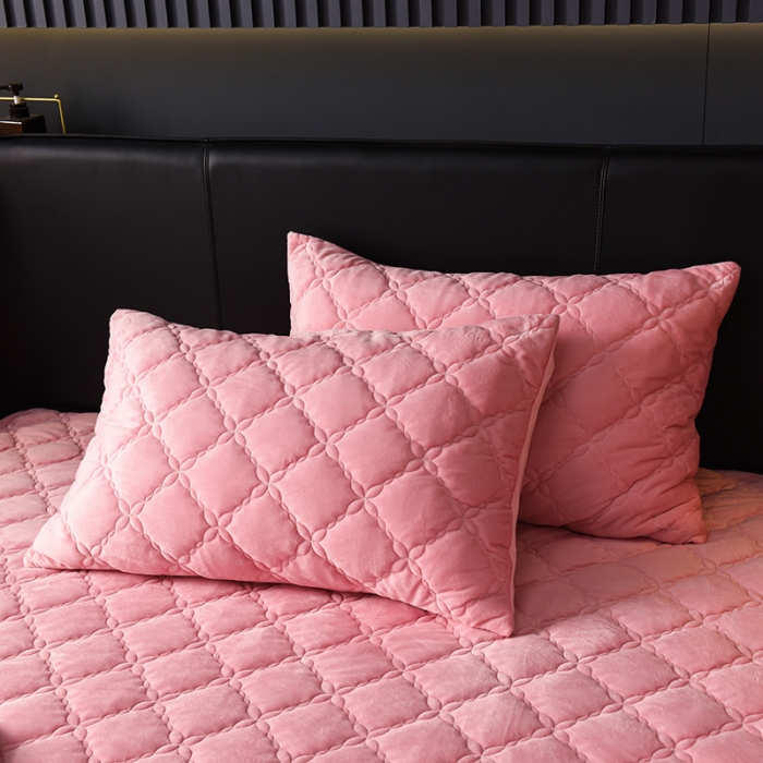 91家纺网 家纺一手货源 找家纺 床笠人家 2023新款水晶绒夹棉床笠 玉粉