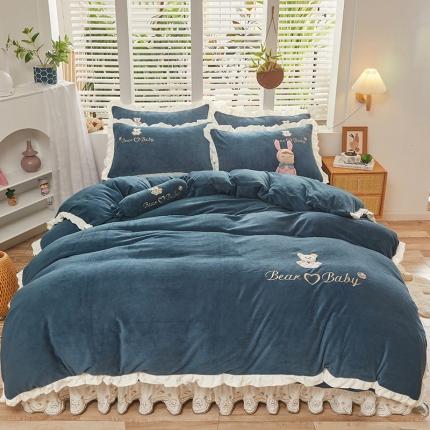 91家纺网 家纺一手货源 找家纺 宜凡家纺 2021新款牛奶绒绣花熊床单四件套 可爱熊-藏蓝