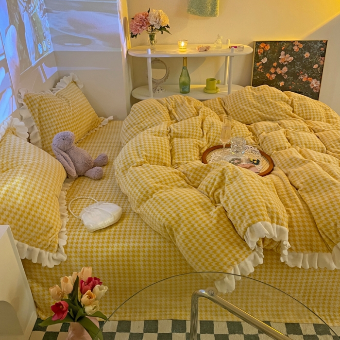 91家纺网 家纺一手货源 找家纺 千朵2021新款韩版法莱绒加厚牛奶绒四件套 秋月黄