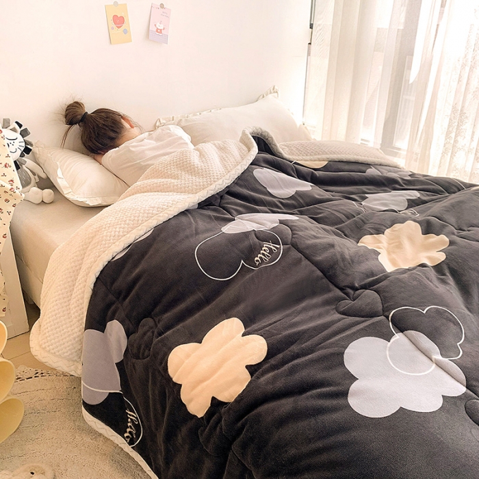 91家纺网 家纺一手货源 找家纺 慕尚家纺2022新款牛奶绒贝贝绒三层加厚毛毯加厚毯-爱心云