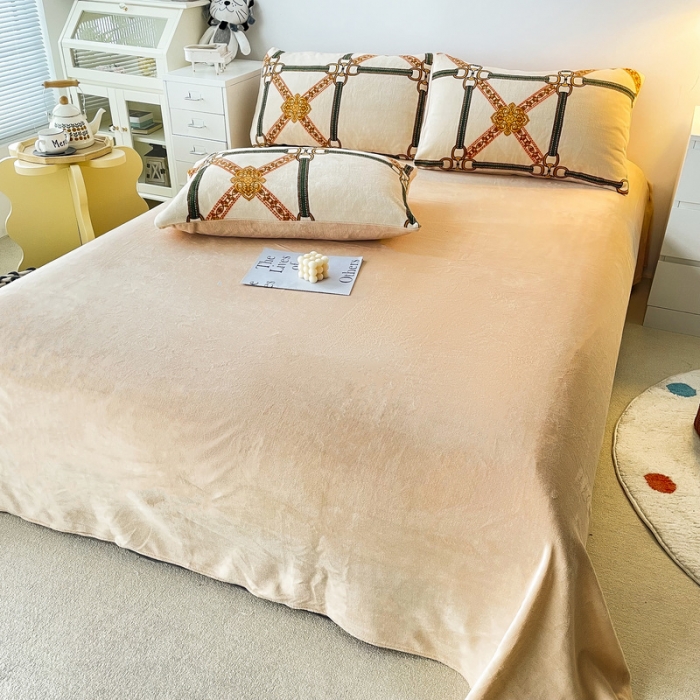 91家纺网 家纺一手货源 找家纺 优彩  2021新款200克高克重印花牛奶绒四件套 巴黎