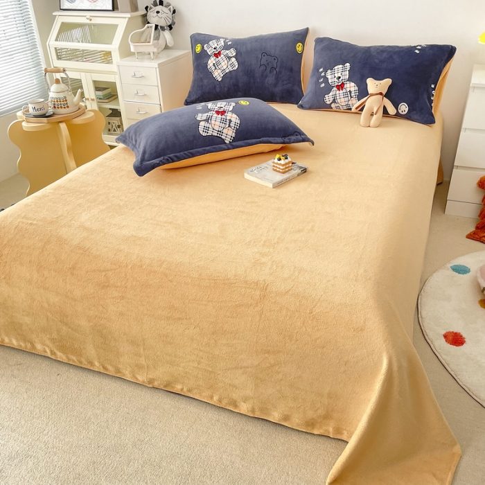 91家纺网 家纺一手货源 找家纺 优彩  2021新款200克高克重印花牛奶绒四件套 宝利熊