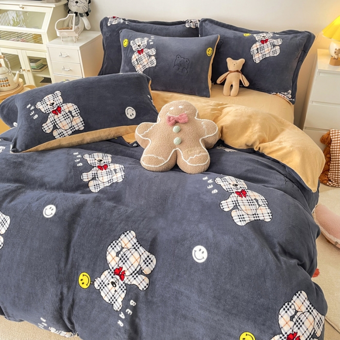 91家纺网 家纺一手货源 找家纺 优彩  2021新款200克高克重印花牛奶绒四件套 宝利熊