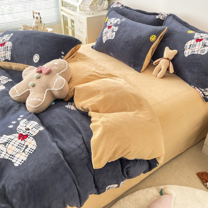 91家纺网 家纺一手货源 找家纺 优彩  2021新款200克高克重印花牛奶绒四件套 宝利熊