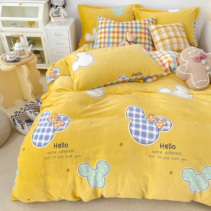 91家纺网 家纺一手货源 找家纺 优彩  2021新款200克高克重印花牛奶绒四件套 米奇格