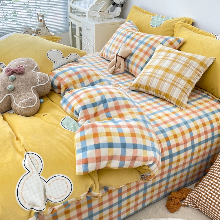 91家纺网 家纺一手货源 找家纺 优彩  2021新款200克高克重印花牛奶绒四件套 米奇格