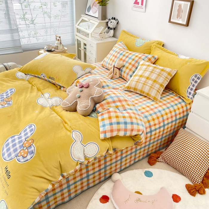 91家纺网 家纺一手货源 找家纺 优彩  2021新款200克高克重印花牛奶绒四件套 米奇格