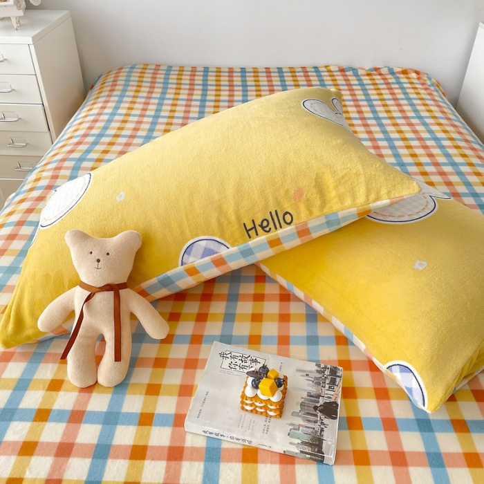 91家纺网 家纺一手货源 找家纺 优彩  2021新款200克高克重印花牛奶绒四件套 米奇格