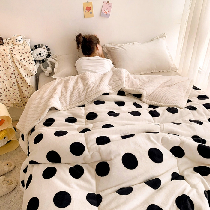 91家纺网 家纺一手货源 找家纺 慕尚家纺2022新款牛奶绒贝贝绒三层加厚毛毯加厚毯-波点