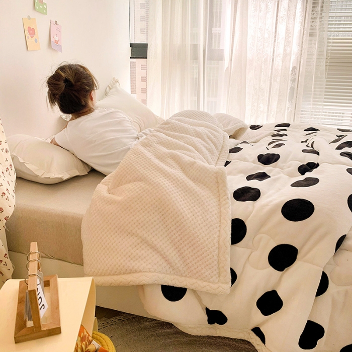 91家纺网 家纺一手货源 找家纺 慕尚家纺2022新款牛奶绒贝贝绒三层加厚毛毯加厚毯-波点