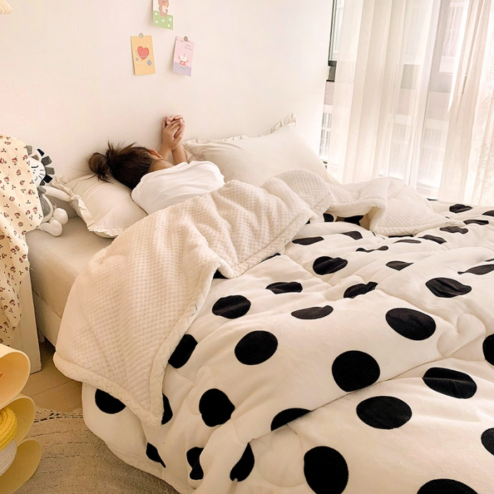 91家纺网 家纺一手货源 找家纺 慕尚家纺2022新款牛奶绒贝贝绒三层加厚毛毯加厚毯-波点