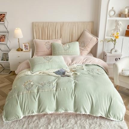 91家纺网 家纺一手货源 找家纺 （总）懒猫 2021新款高克重牛奶绒绣花四件套伊莎