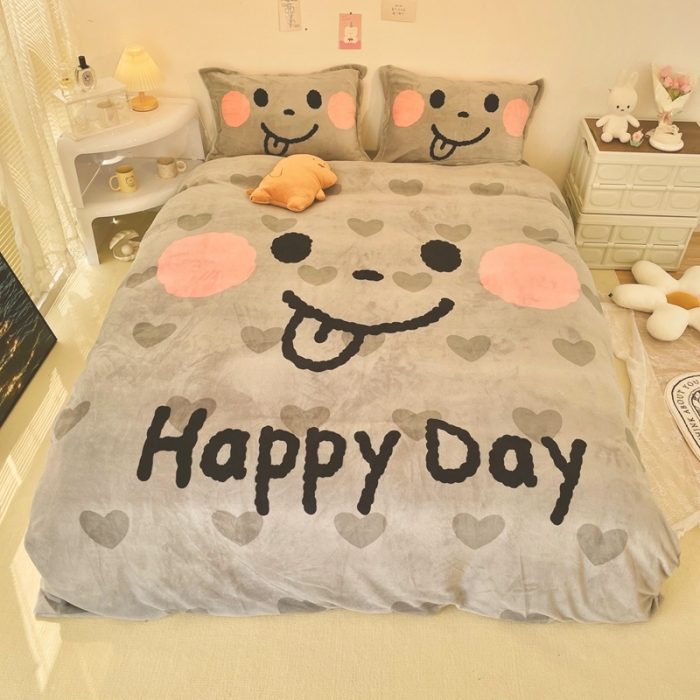 91家纺网 家纺一手货源 找家纺 慕尚 2022新款北欧牛奶绒大版四件套实拍图暖光 可爱笑脸