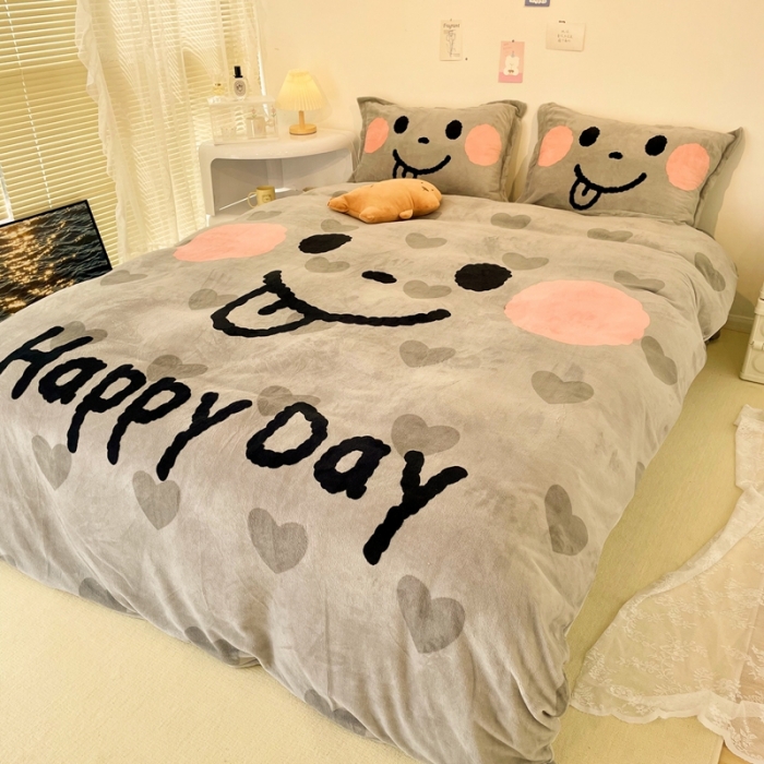 91家纺网 家纺一手货源 找家纺 慕尚 2022新款北欧牛奶绒大版四件套实拍图暖光 可爱笑脸