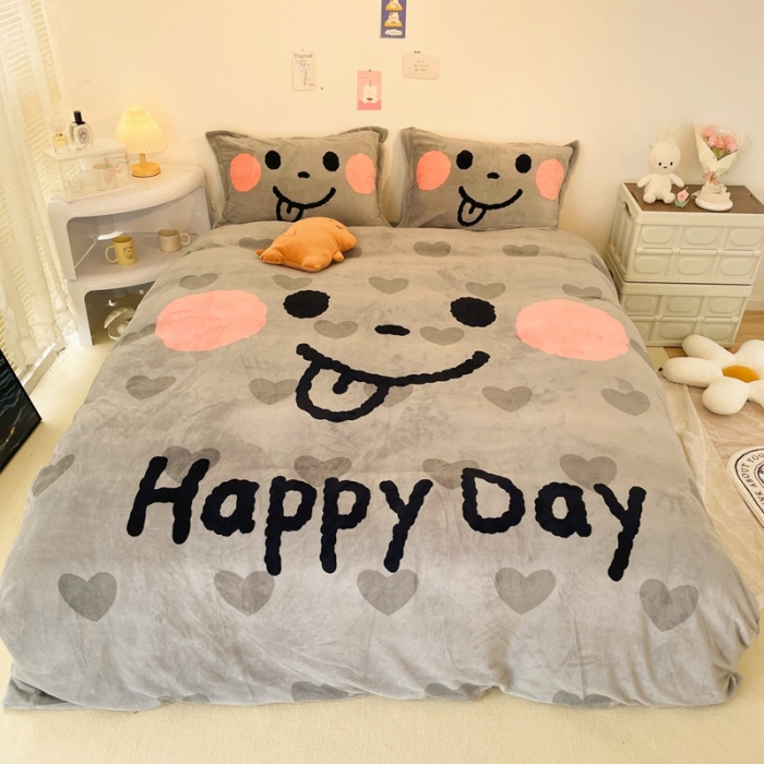 91家纺网 家纺一手货源 找家纺 慕尚 2022新款北欧牛奶绒大版四件套实拍图暖光 可爱笑脸