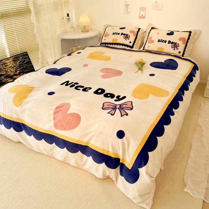 91家纺网 家纺一手货源 找家纺 慕尚 2022新款北欧牛奶绒大版四件套实拍图暖光 小爱心