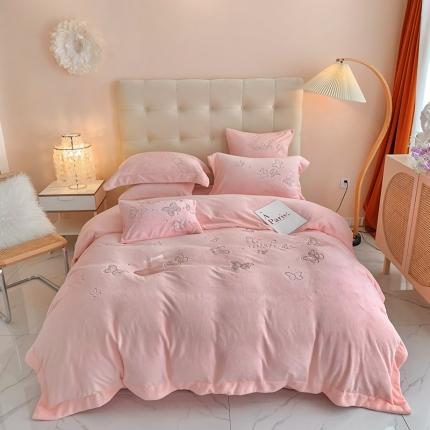 91家纺网 家纺一手货源 找家纺 星尚 2021新款A类进口牛奶绒加厚水晶绒绣花四件套 蝴蝶仙子-雅粉