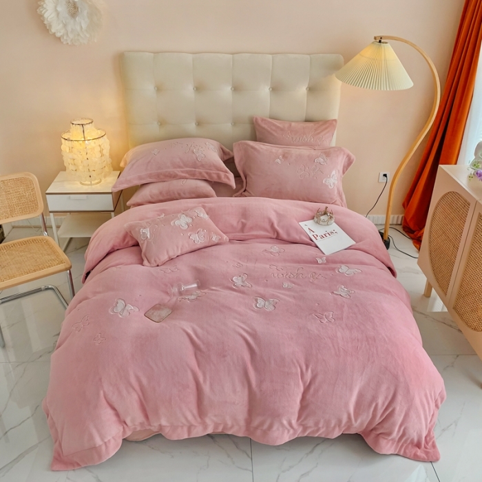 91家纺网 家纺一手货源 找家纺 星尚 2021新款A类进口牛奶绒加厚水晶绒绣花四件套 蝴蝶仙子-豆沙