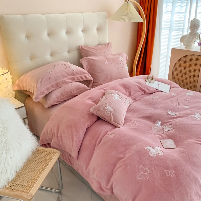 91家纺网 家纺一手货源 找家纺 星尚 2021新款A类进口牛奶绒加厚水晶绒绣花四件套 蝴蝶仙子-豆沙