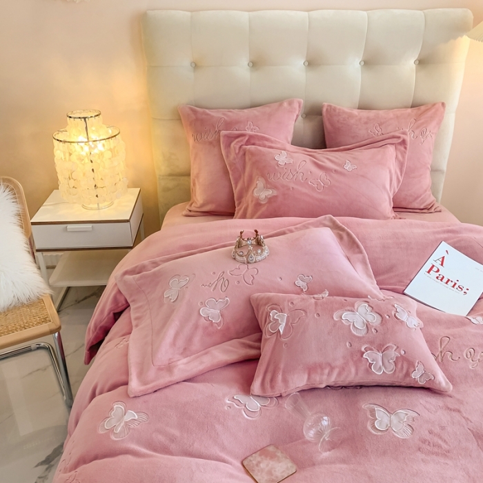 91家纺网 家纺一手货源 找家纺 星尚 2021新款A类进口牛奶绒加厚水晶绒绣花四件套 蝴蝶仙子-豆沙